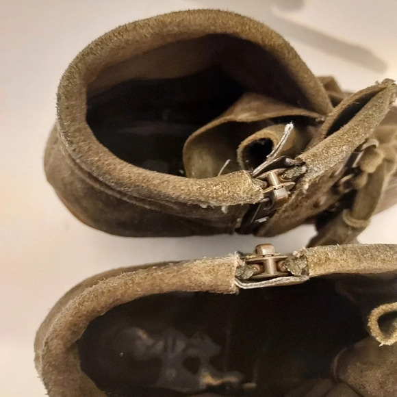 Mia Olive Green Suede Brisk Wedge Booties in Size 8 - Picture 7 of 12